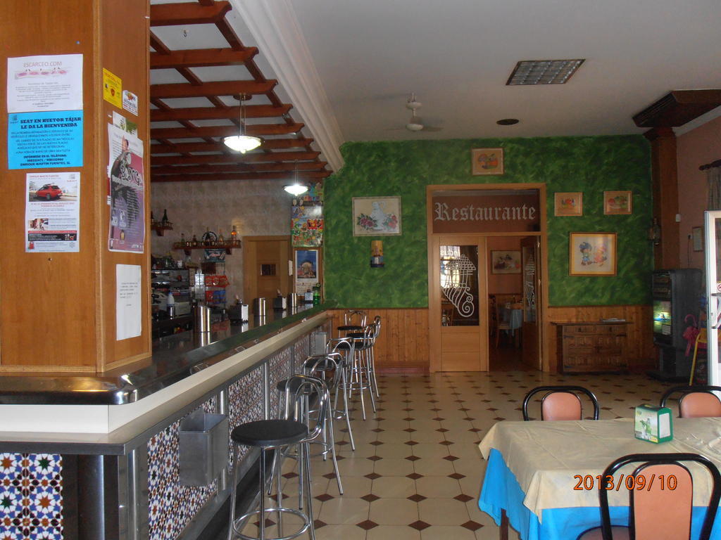 Hostal Restaurante Las Rejas Арчідона Екстер'єр фото
